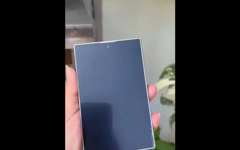 نظرة فاحصة على طراز Galaxy Z Fold8 Wide: إنجازٌ بارز بتصميم شاشته فائقة الاتساع.